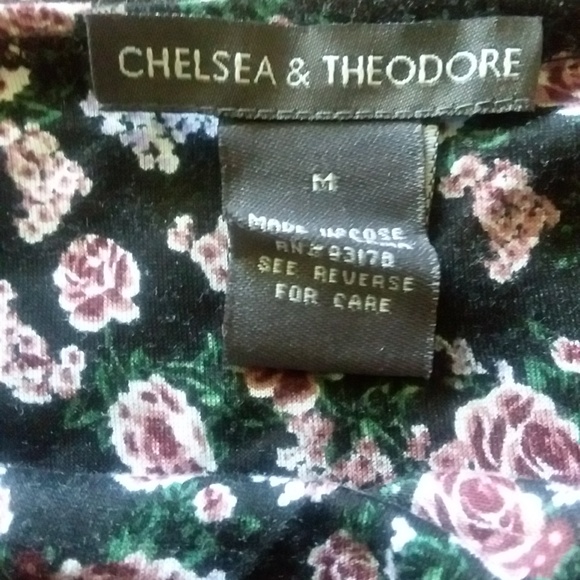 CHELSEA & THEODORE skirt in size medium. - Picture 4 of 4